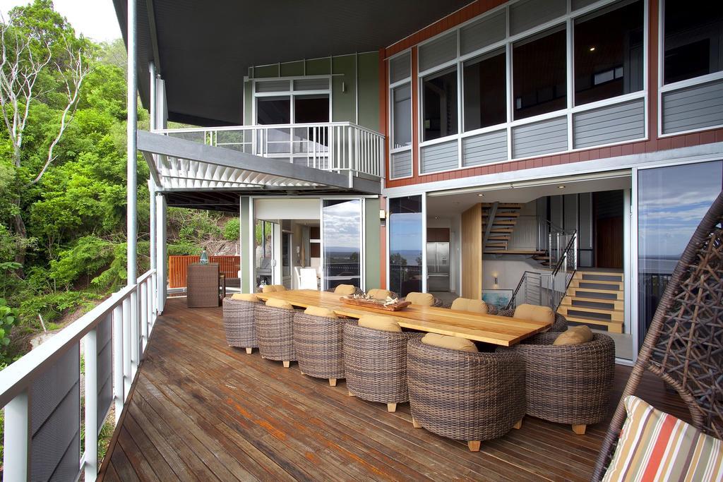 Peppers Noosa Resort And Villas Noosa Heads Exterior foto The deck of a villa at the resort