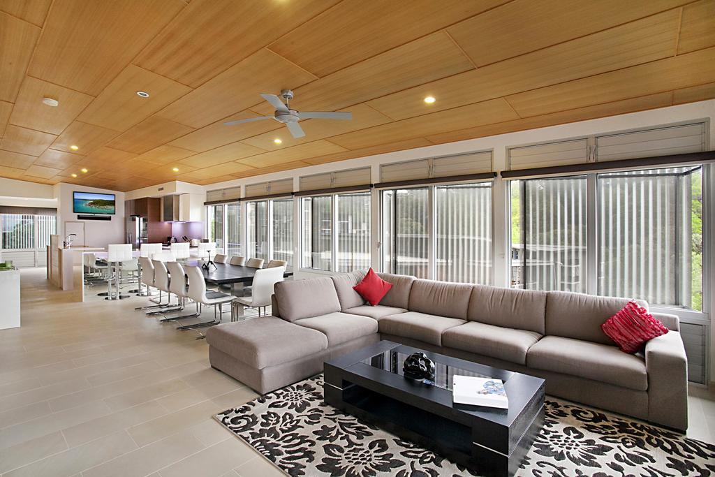 Peppers Noosa Resort And Villas Noosa Heads Exterior foto A living room with a large sectional sofa