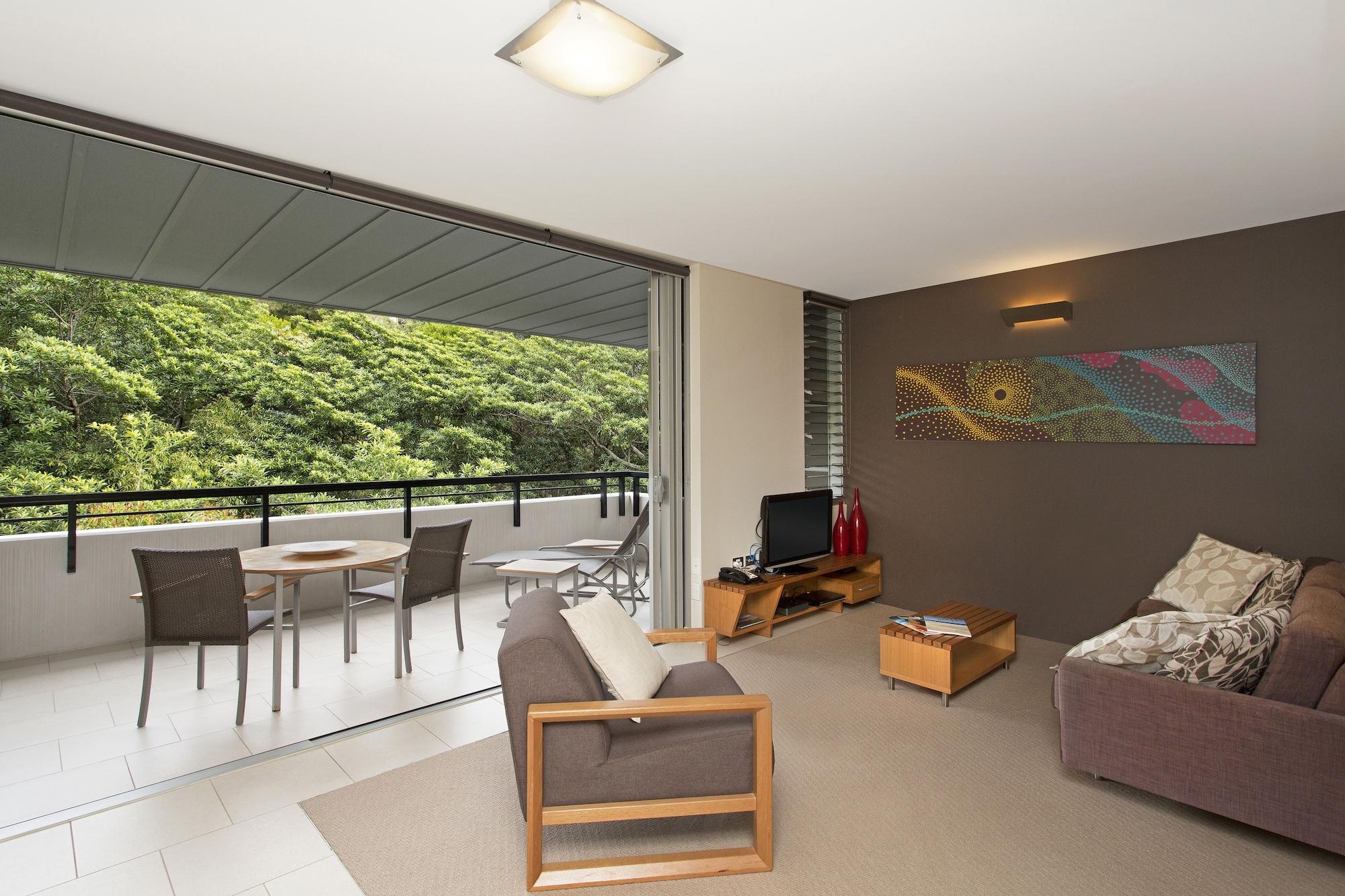 Peppers Noosa Resort And Villas Noosa Heads Exterior foto A living room with a balcony